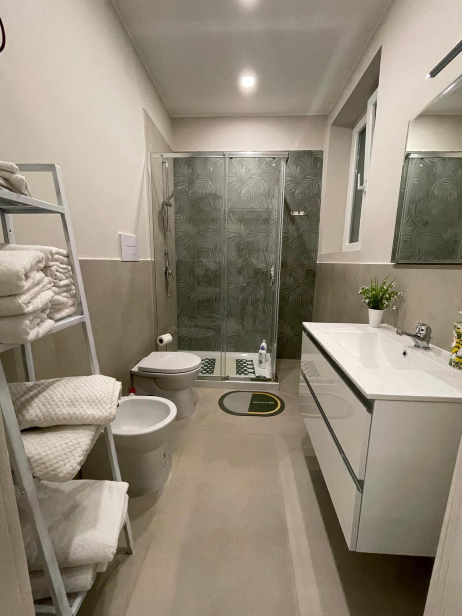 Luma Holiday Homes Mondragone Ngoại thất bức ảnh