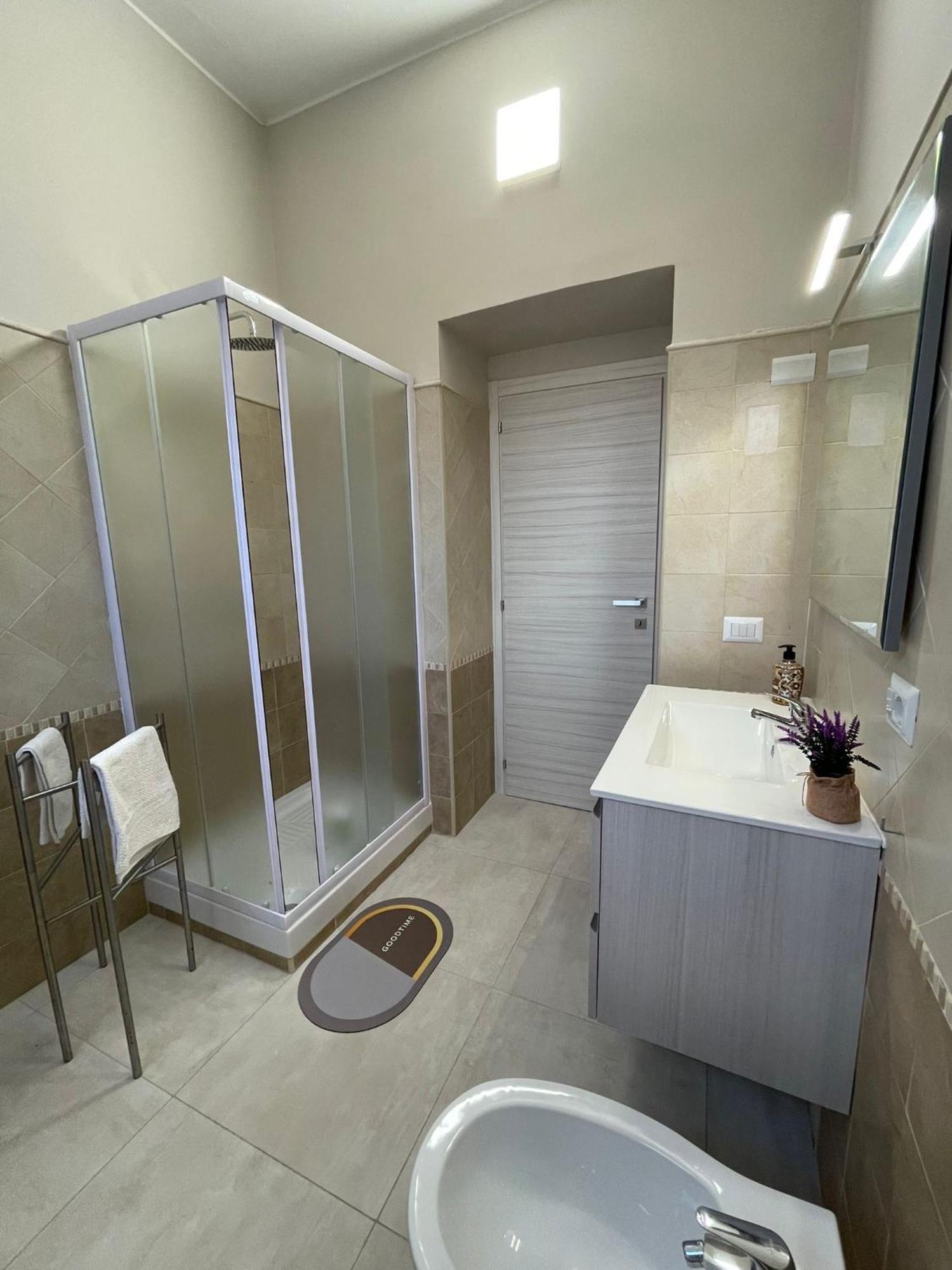 Luma Holiday Homes Mondragone Ngoại thất bức ảnh