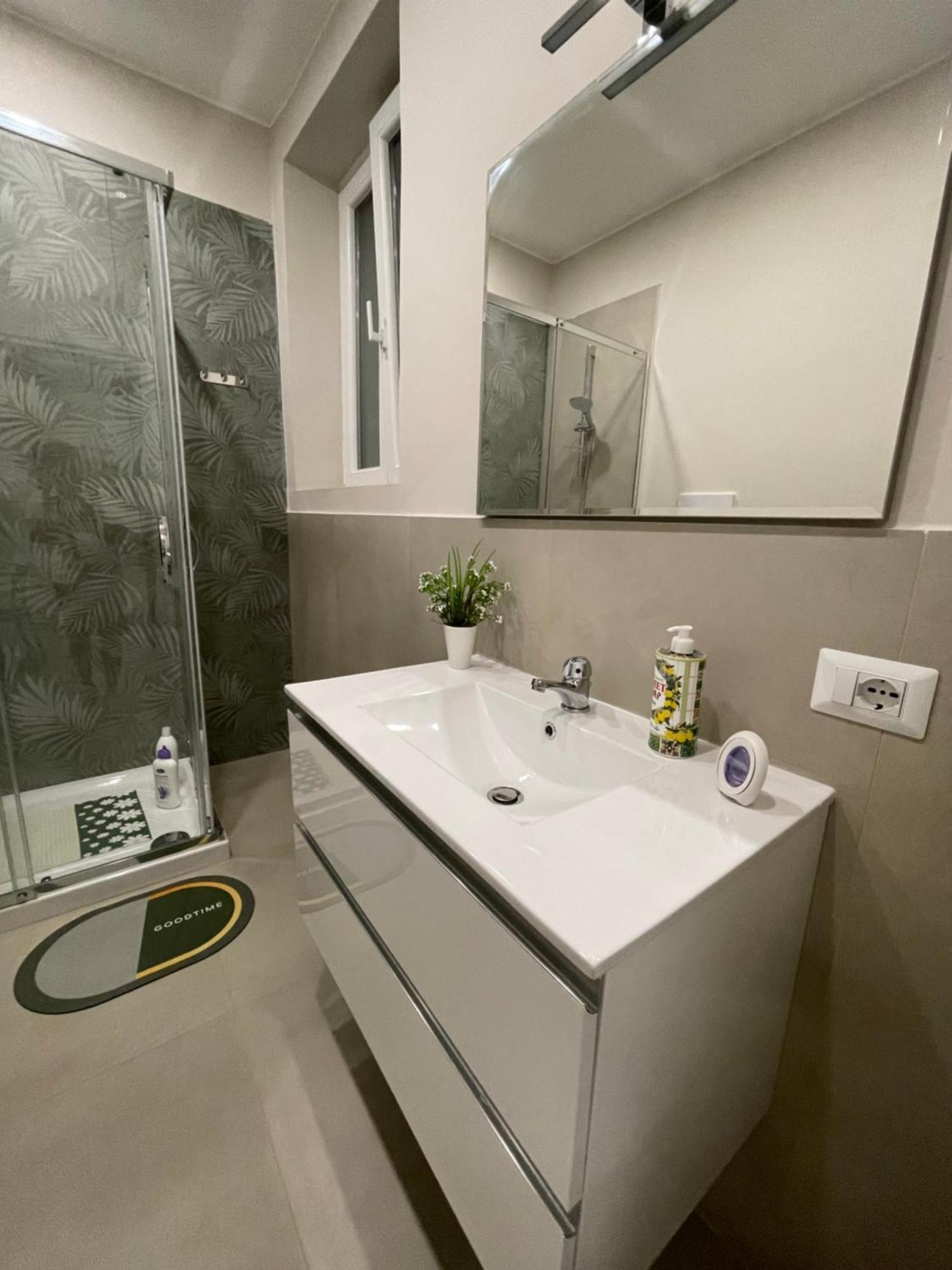 Luma Holiday Homes Mondragone Ngoại thất bức ảnh